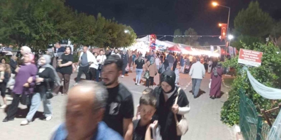 Gediz Tarhana Festivali’nin son gününde festival alanında insan seli
