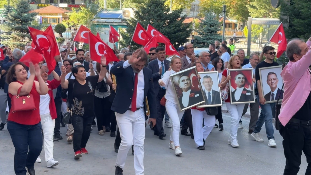 CHP Kütahya Teşkilatı’nda toplu istifa: 3 belediye başkanı ile birlikte Yeni Parti’ye katıldı