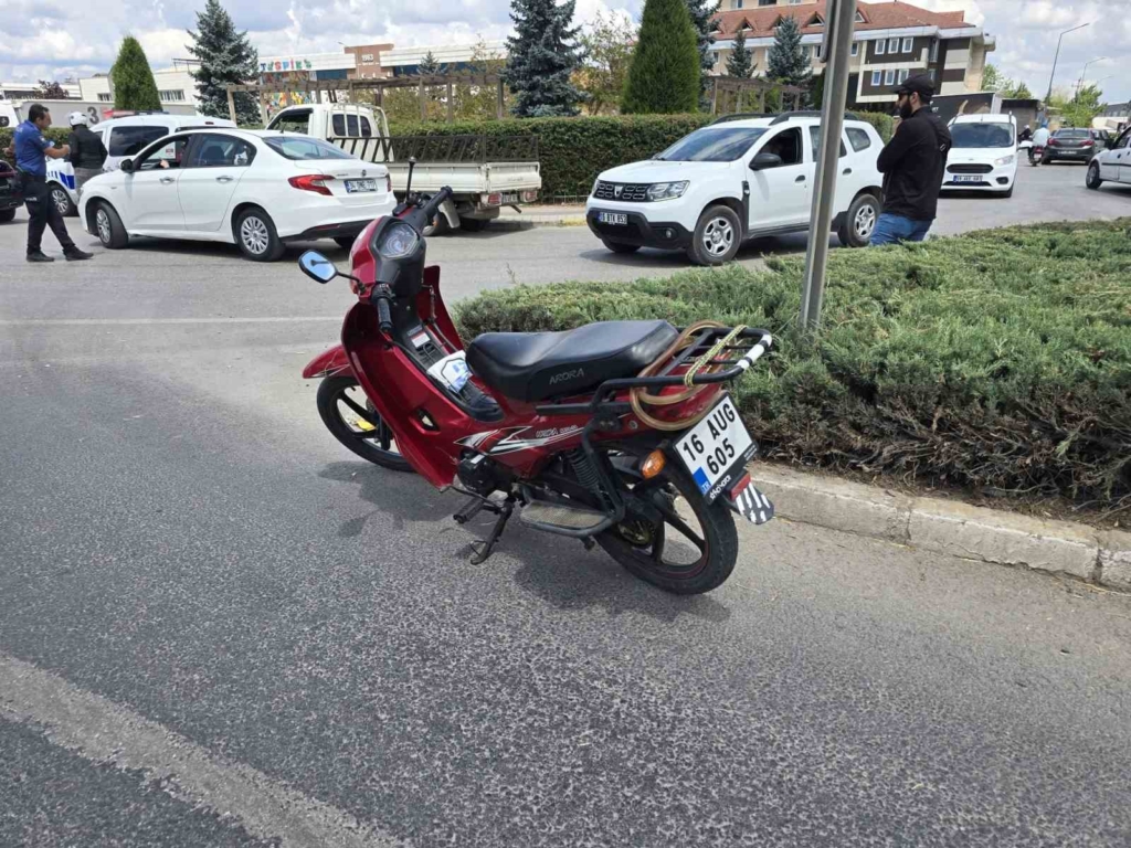 Bursa İnegöl’de otomobil motorsiklete çarptı:2 yaralı