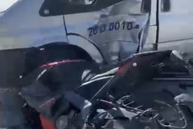 Dolmuşa yandan çarpan motosikletin sürücüsü yaralandı