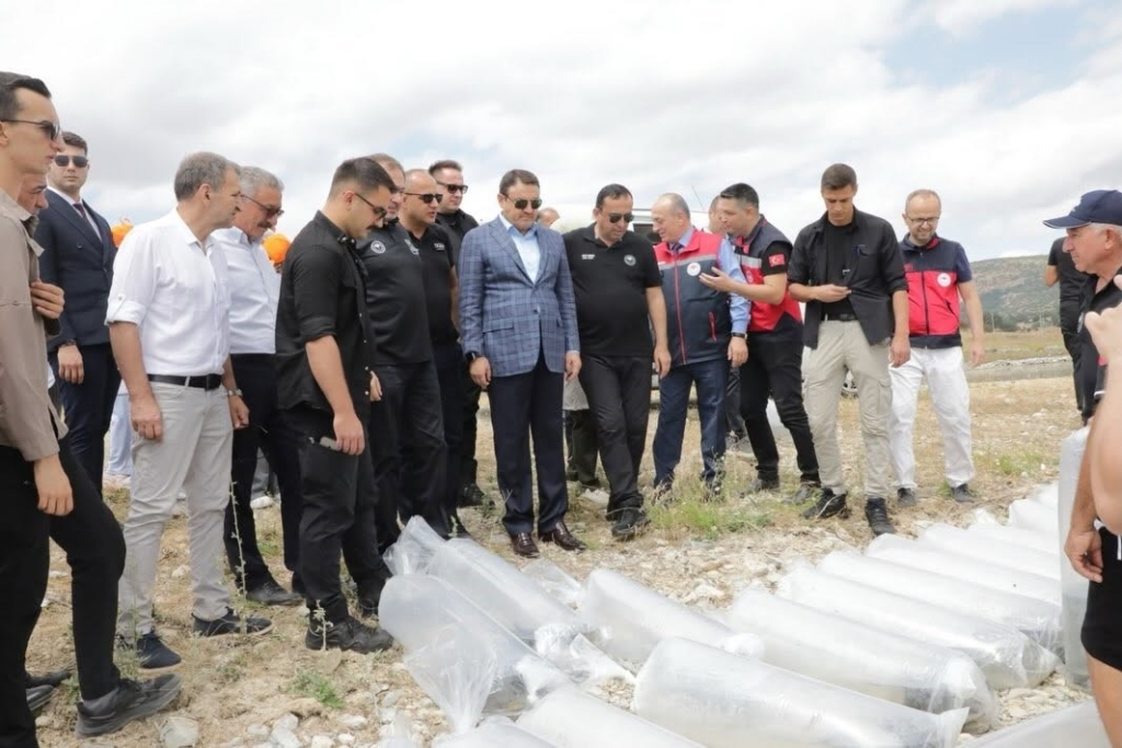 Kütahya’da Porsuk Barajı Göleti’ne 107 bin 500 balık yavrusu bırakıldı