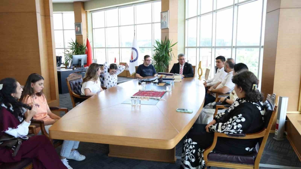 Özel öğrenciler DPÜ’de misafir edildi