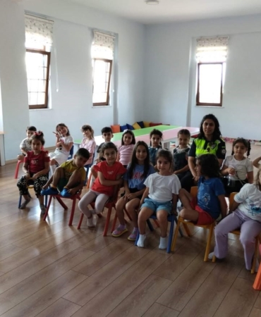 Kur’an kursu öğrencilerine uygulamalı trafik eğitimi