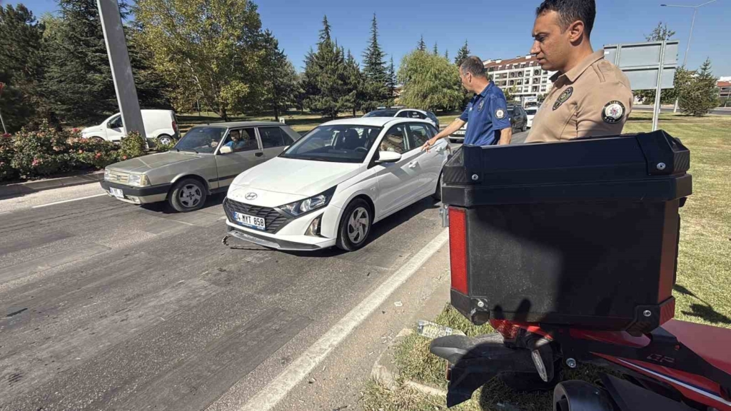 Otomobil ile motosiklet çarpıştı: 1 yaralı