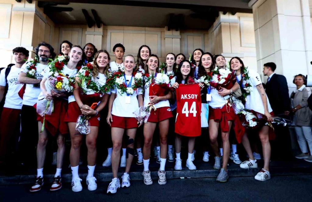 Milletler Ligi şampiyonu A Milli Kadın Voleybol Takımı, Türkiye’ye döndü