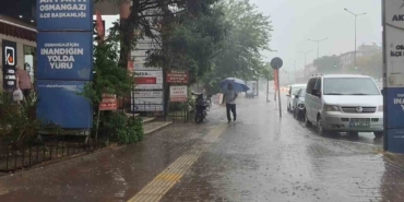 Bursa’da yollar göle döndü, vatandaşlar zor anlar yaşadı