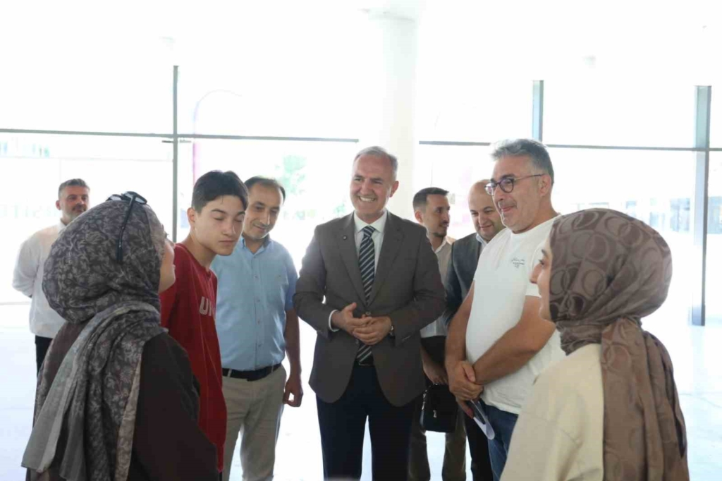 İnegöl Belediyesi tercih sürecinde de öğrencilerin yanında
