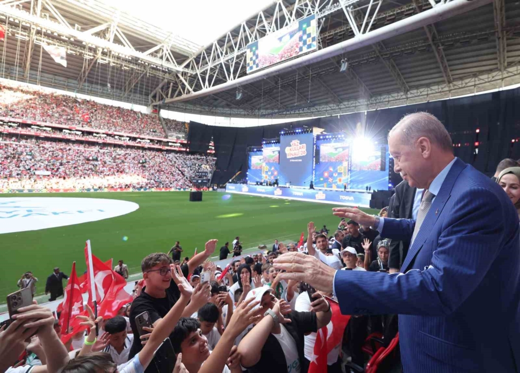 Cumhurbaşkanı Erdoğan: "Gençlerimizin en iyi şekilde yetişmeniz için tüm gücümüzle çalışıyoruz"