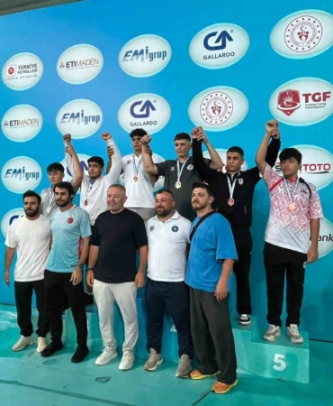 Minikler Güreş Türkiye Şampiyonası’na büyükşehir damgası!