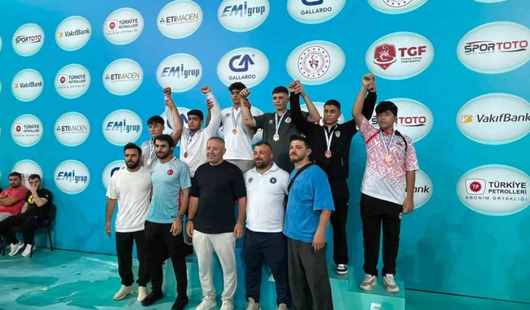 Minikler Güreş Türkiye Şampiyonası’na büyükşehir damgası!