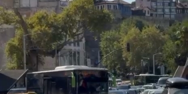 Bursa’da düğün konvoyunun önünü bu sefer otobüs kesti