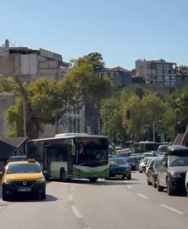 Bursa’da düğün konvoyunun önünü bu sefer otobüs kesti