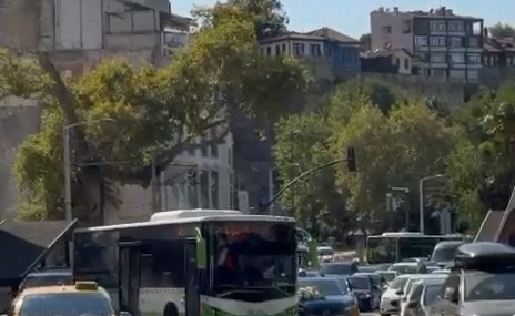 Bursa’da düğün konvoyunun önünü bu sefer otobüs kesti