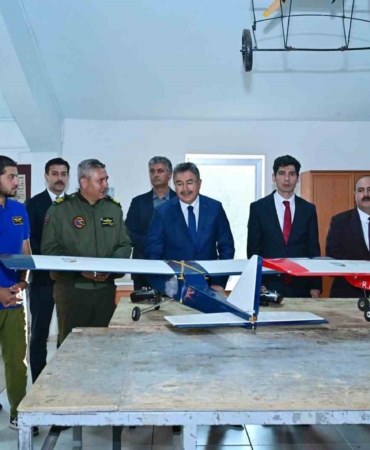 İHA yarışmalarında görev alacak pilotların eğitim gördüğü merkeze Vali Yılmaz’dan ziyaret