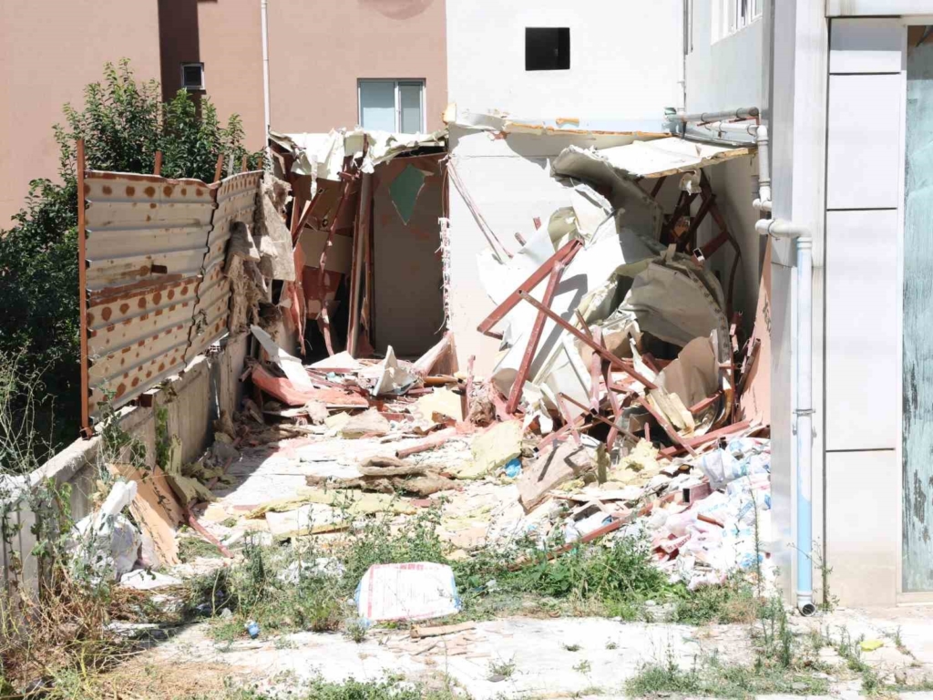 Nilüfer’de 4 yıkım birden