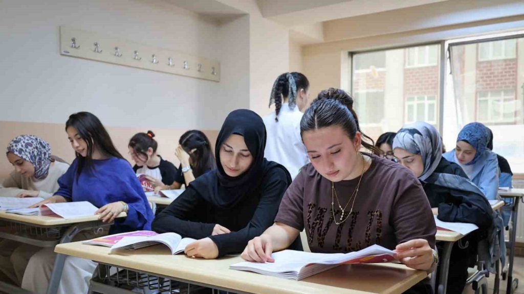Esenler’de Mihmandar Akademi başarıya doymuyor