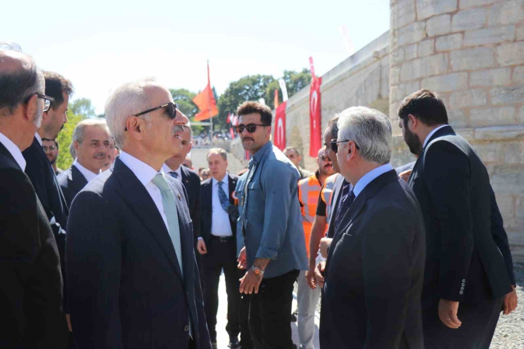 Bakan Uraloğlu: "Ayasofya ile yaşıt 1500 yıllık Sangarios Köprüsü’nü şehrimizin simgesi olarak yeniden canlandırdık"