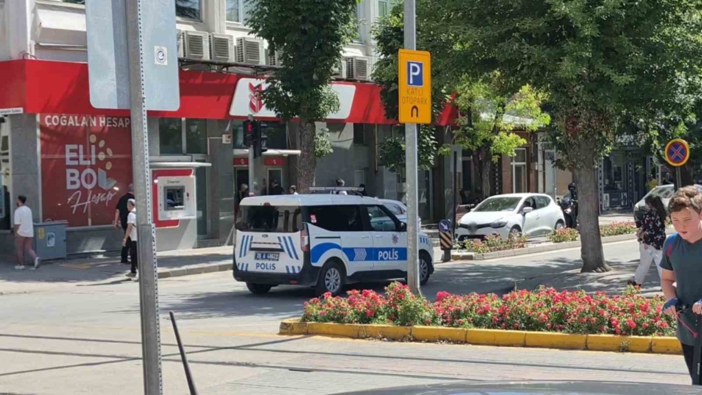 Tramvay durağındaki bıçaklı kavgada kendini savunan şüpheli: "Ben ablamın namusunu çöpte mi buldum"