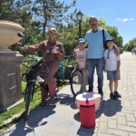 Eskişehir’de 2 minik simitçi ilgi odağı oldu