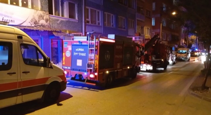 Bursa’da ev yangını: Oğlunun ölüm haberini alan babanın feryadı yürek dağladı