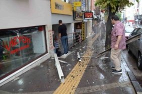 4’üncü kattan aşağı düştü, şans eseri ölen ya da yaralanan olmadı