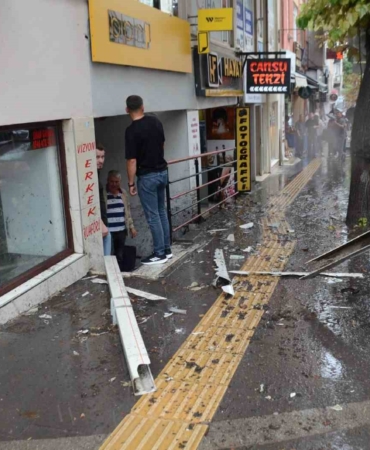 4’üncü kattan aşağı düştü, şans eseri ölen ya da yaralanan olmadı