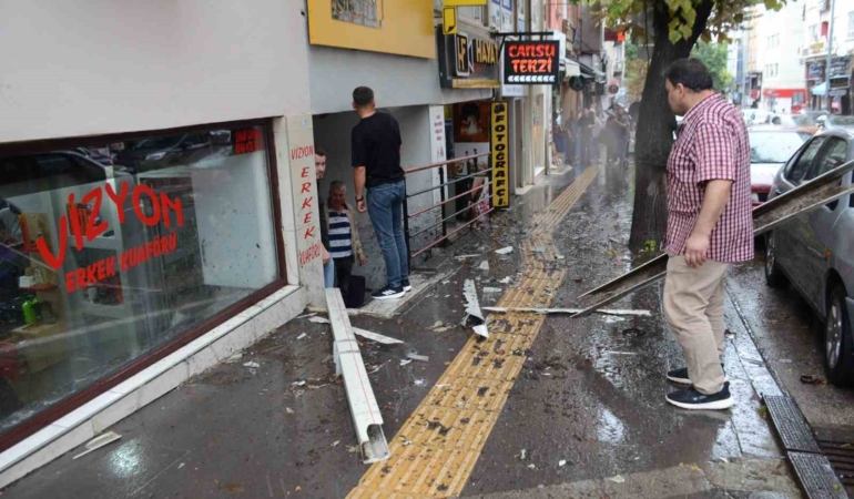 4’üncü kattan aşağı düştü, şans eseri ölen ya da yaralanan olmadı