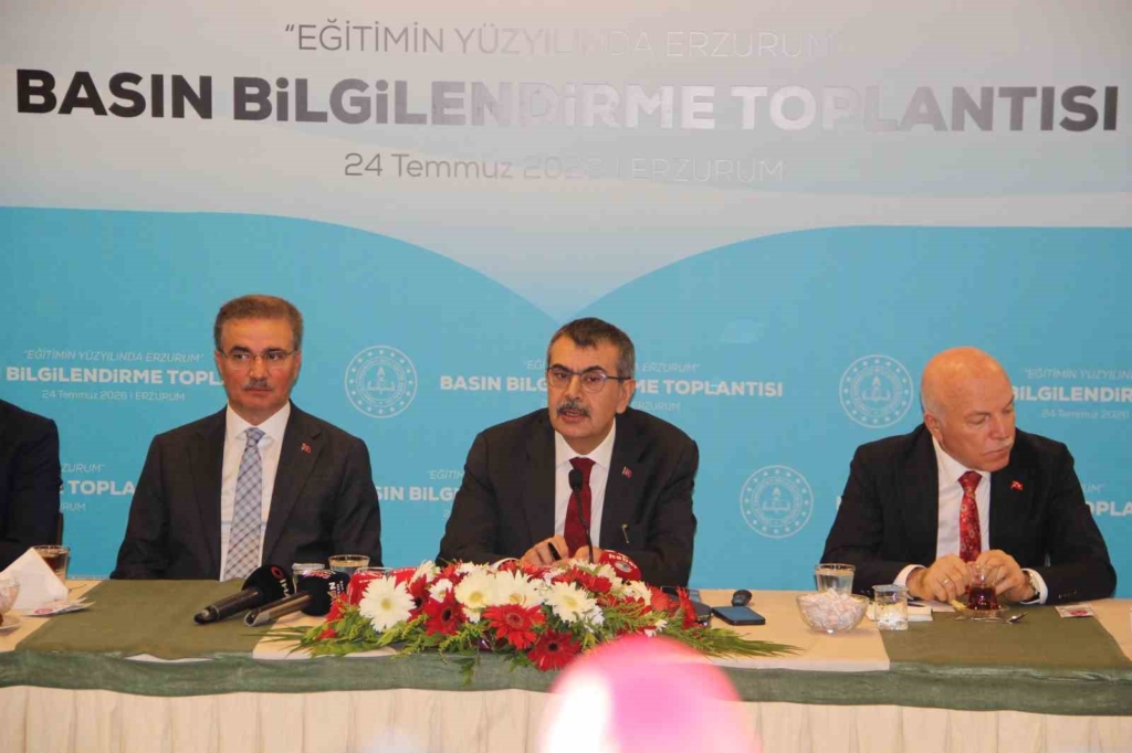 Bakan Tekin: "Hedefimiz 19 Ağustos’ta kazmanın vurulmasını sağlayacak takvimi hayata geçirmek"