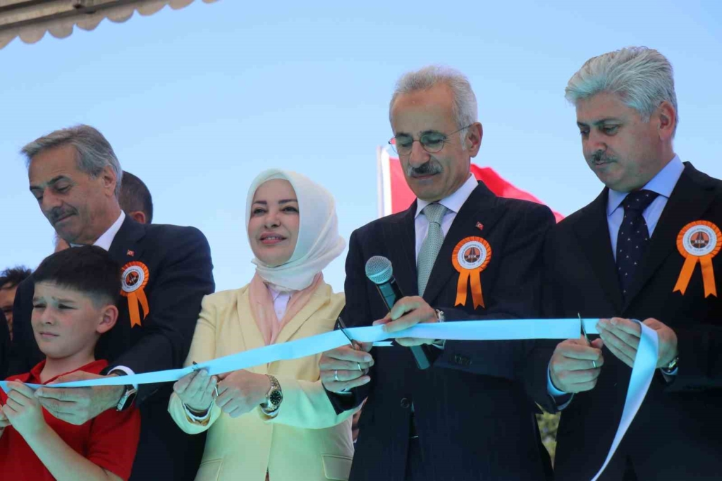 Bakan Uraloğlu: "Ayasofya ile yaşıt 1500 yıllık Sangarios Köprüsü’nü şehrimizin simgesi olarak yeniden canlandırdık"