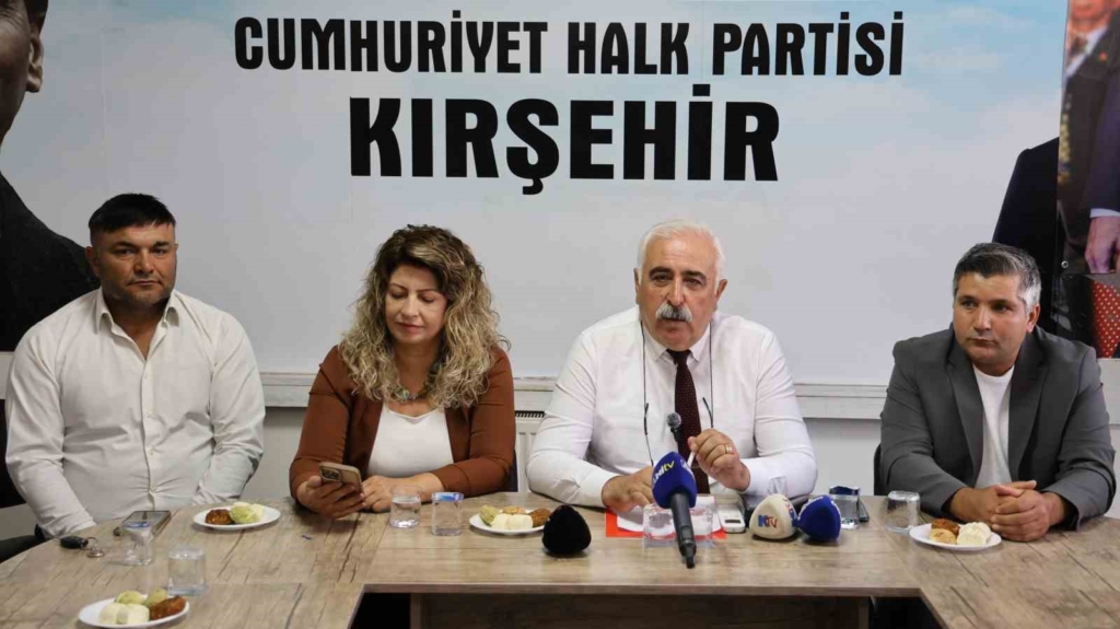 CHP Kırşehir İl Başkanı Tanrıbuyurdu: "Parti binasından poster götürmek ayıptır"