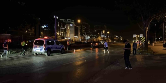 Karşıdan karşıya geçen yaşlı adama otomobil çarptı