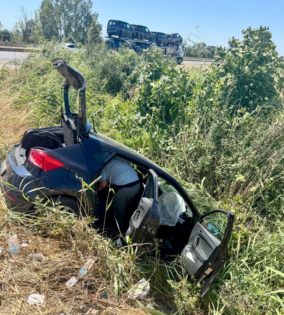 Karacabey’de otomobil sulama kanalına devrildi: 6 yaralı