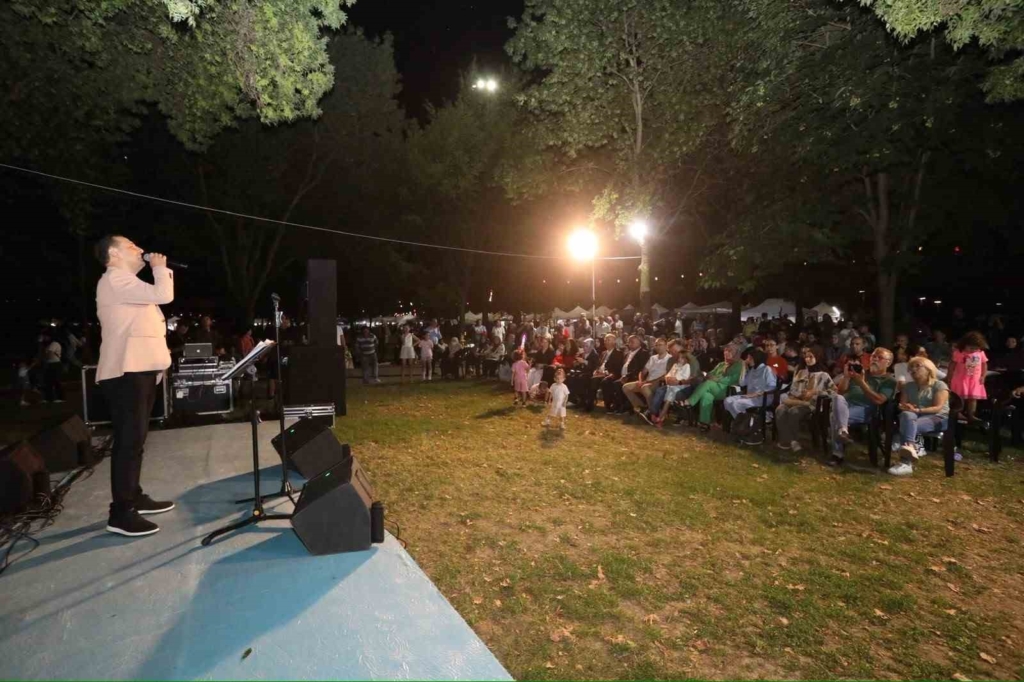 Hanımeli alışveriş şenliği tüm coşkusuyla devam ediyor