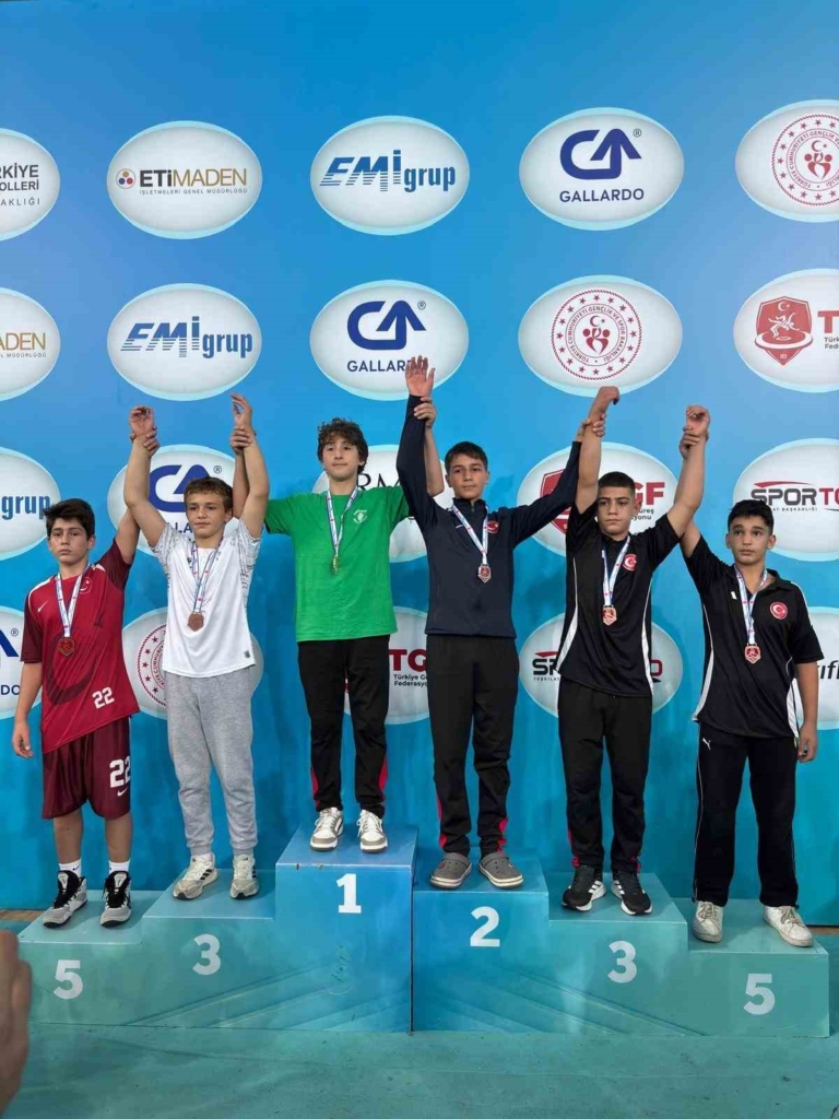 Ahmet Savaş Türkiye 3’üncüsü, Ahmet Efe Aykol ise Türkiye 5’incisi oldu