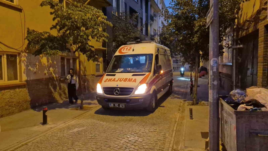 Eskişehir’de 4 katlı binanın çatısında yangın çıktı: Dumandan etkilenenler var