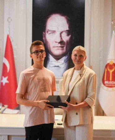 Başkan Subaşı, YKS Türkiye Birincisi Abdullah Uslu’yu belediyede ağırladı