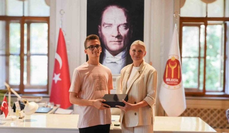 Başkan Subaşı, YKS Türkiye Birincisi Abdullah Uslu’yu belediyede ağırladı