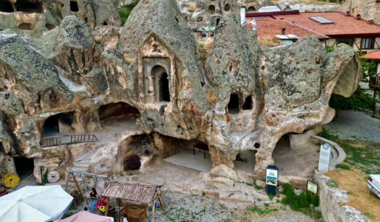 3 bin yıllık Frig Vadisi yaz sezonunda ziyaretçi akınına uğruyor