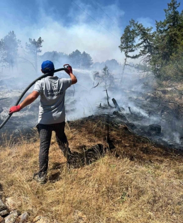 Kütahya’da orman yangını: Ekipler havadan ve karadan müdahale ediyor