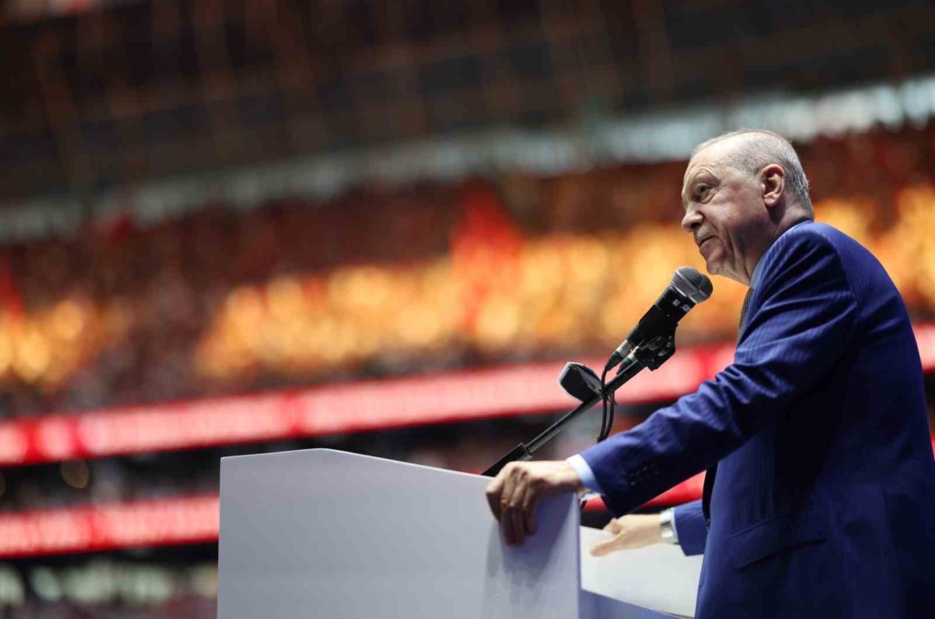 Cumhurbaşkanı Erdoğan: "Gençlerimizin en iyi şekilde yetişmeniz için tüm gücümüzle çalışıyoruz"