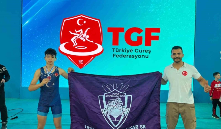 Afyonkarahisarlı güreşçi’den büyük başarı