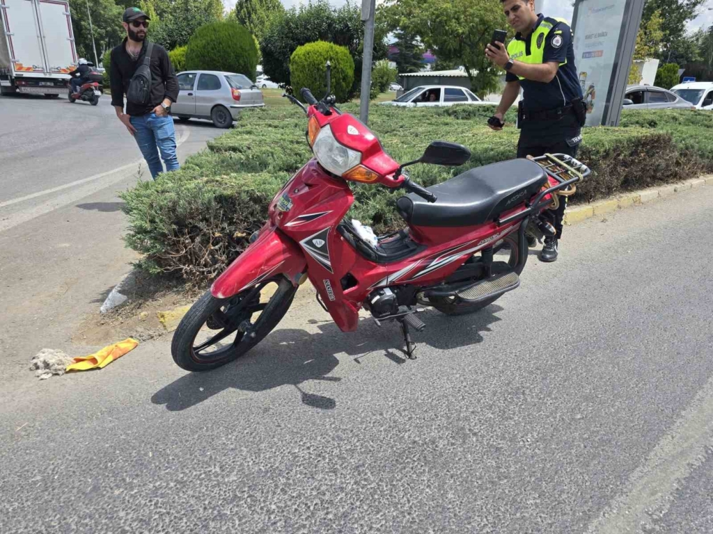 Bursa İnegöl’de otomobil motorsiklete çarptı:2 yaralı