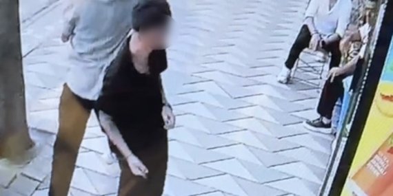 Sokak ortasında bıçaklı ve silahlı kavga: 1 yaralı