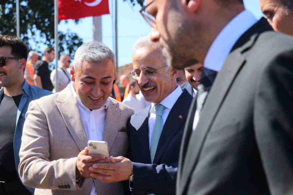 Bakan Uraloğlu: "Ayasofya ile yaşıt 1500 yıllık Sangarios Köprüsü’nü şehrimizin simgesi olarak yeniden canlandırdık"