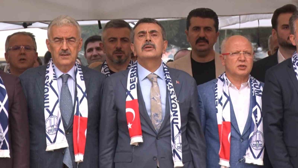Milli Eğitim Bakanı Tekin Bursa’da Büyük Erzurum Yayla Şenliği’ne katıldı