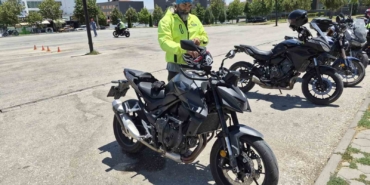 Sıcak hava bahanesiyle koruyucu ekipmanlarını ihmal eden motosiklet sürücülerine önemli uyarılar
