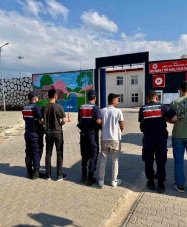 Jandarma çeşitli suçlardan aranan 34 kişiyi yakaladı