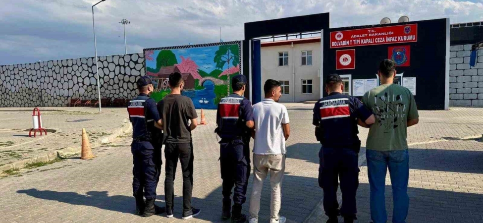 Jandarma çeşitli suçlardan aranan 34 kişiyi yakaladı