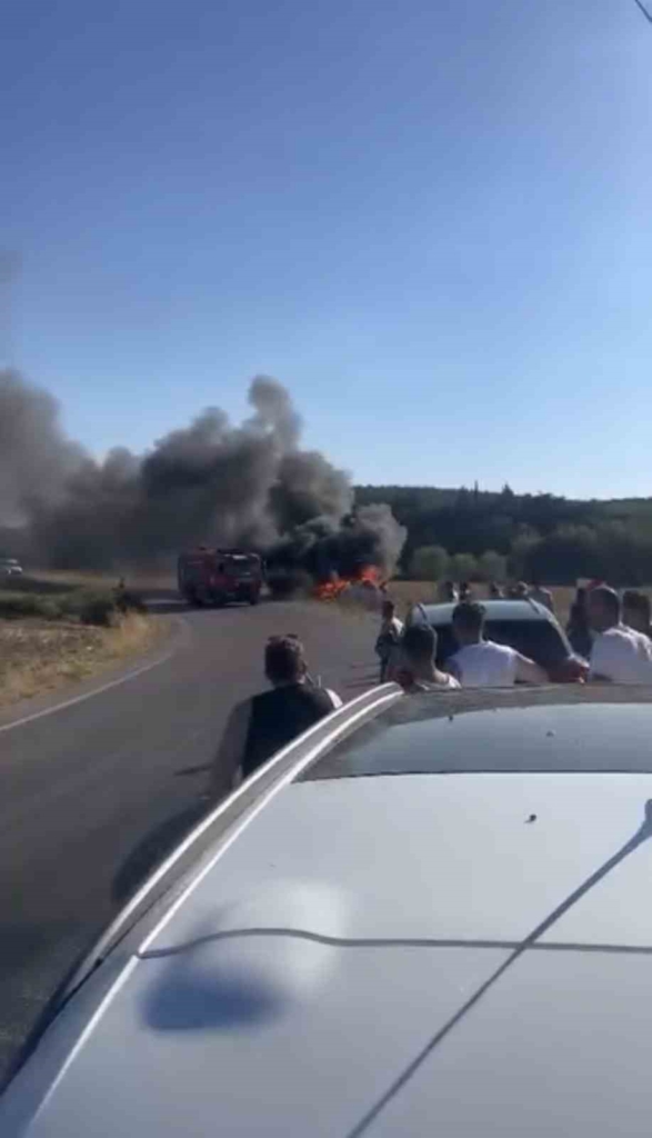 Kazada takla atan otomobil alevlere teslim oldu