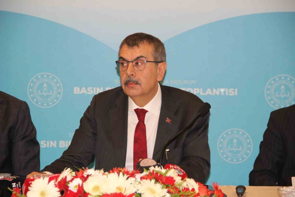 Bakan Tekin: "Hedefimiz 19 Ağustos’ta kazmanın vurulmasını sağlayacak takvimi hayata geçirmek"